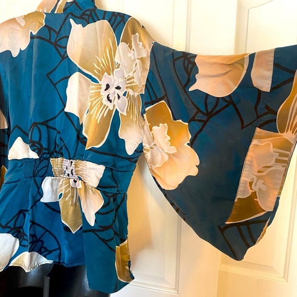“SOMA” Intimates Luxe Silk Floral Kimono - Picture 9 of 15